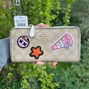COACH Women’s Wallet Varsity w Patches RARE Accordion Zip Around AUTHENTIC NWT